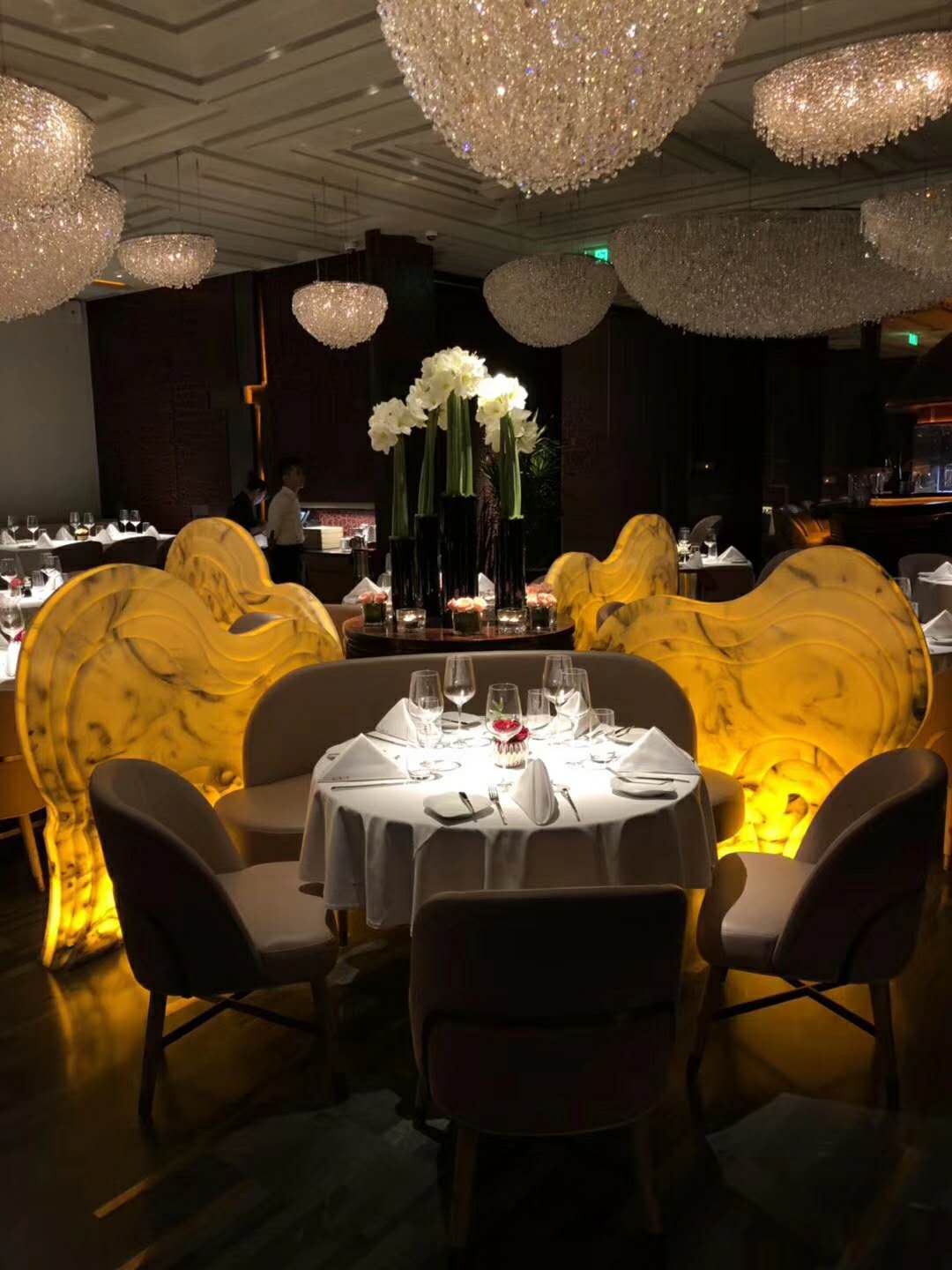 餐厅大型“水晶工程灯”定制案例